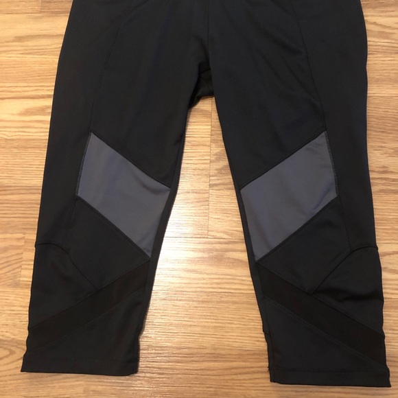 2(X)IST Capri leggings - Picture 2 of 4